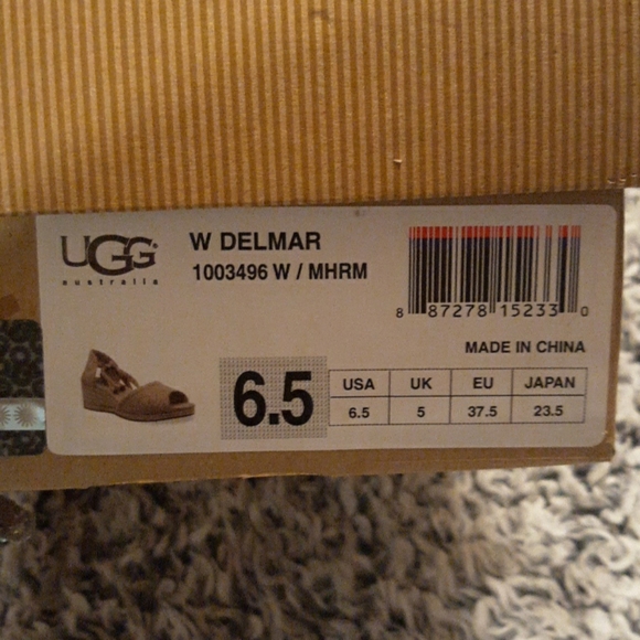 Ugg Sandals - Picture 4 of 4